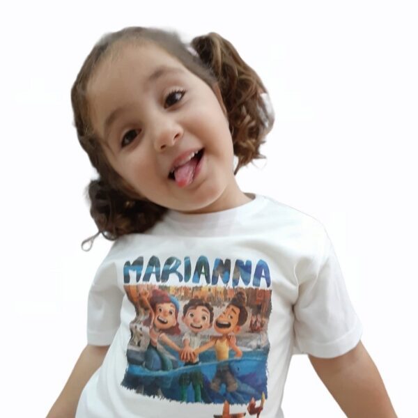 KIT  16 OSPITI  FESTA DI  COMPLEANNO LUCA CON  PIATTI T-SHIRT-BICCHIERI CON BOLLINO PERSONALIZZATO E OSTIA PER TORTA - immagine 2
