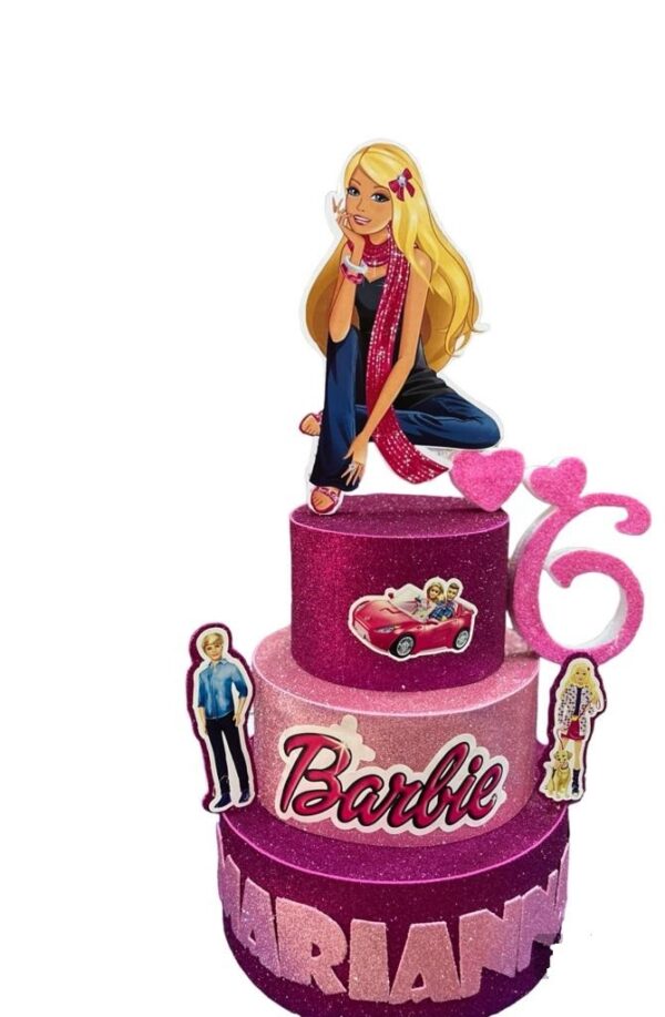 Torta scenografica 3 piani con sagoma e numero in polistirolo persoanalizzata tema Barbie